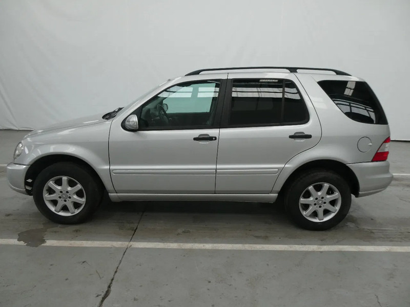 Mercedes-Benz M-Klasse ML 270 CDI 4x4 - SUV: fotoğraf 2 Mercedes-Benz M-Klasse ML 270 CDI 4x4 - SUV: fotoğraf 2