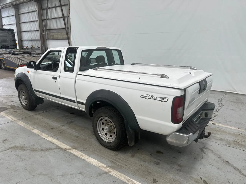 Nissan Navara 2.5 Di / EURO 3 - Binek araba: fotoğraf 3 Nissan Navara 2.5 Di / EURO 3 - Binek araba: fotoğraf 3