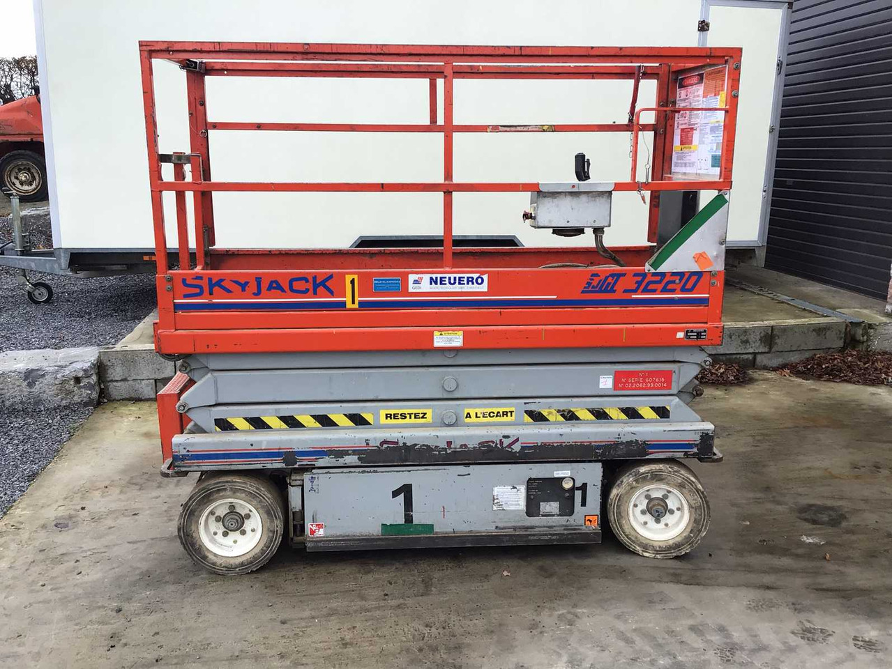 1999 SKYJACK 3220 AERIAL WORK PLATFORM - Araçüstü platform: fotoğraf 1 1999 SKYJACK 3220 AERIAL WORK PLATFORM - Araçüstü platform: fotoğraf 1