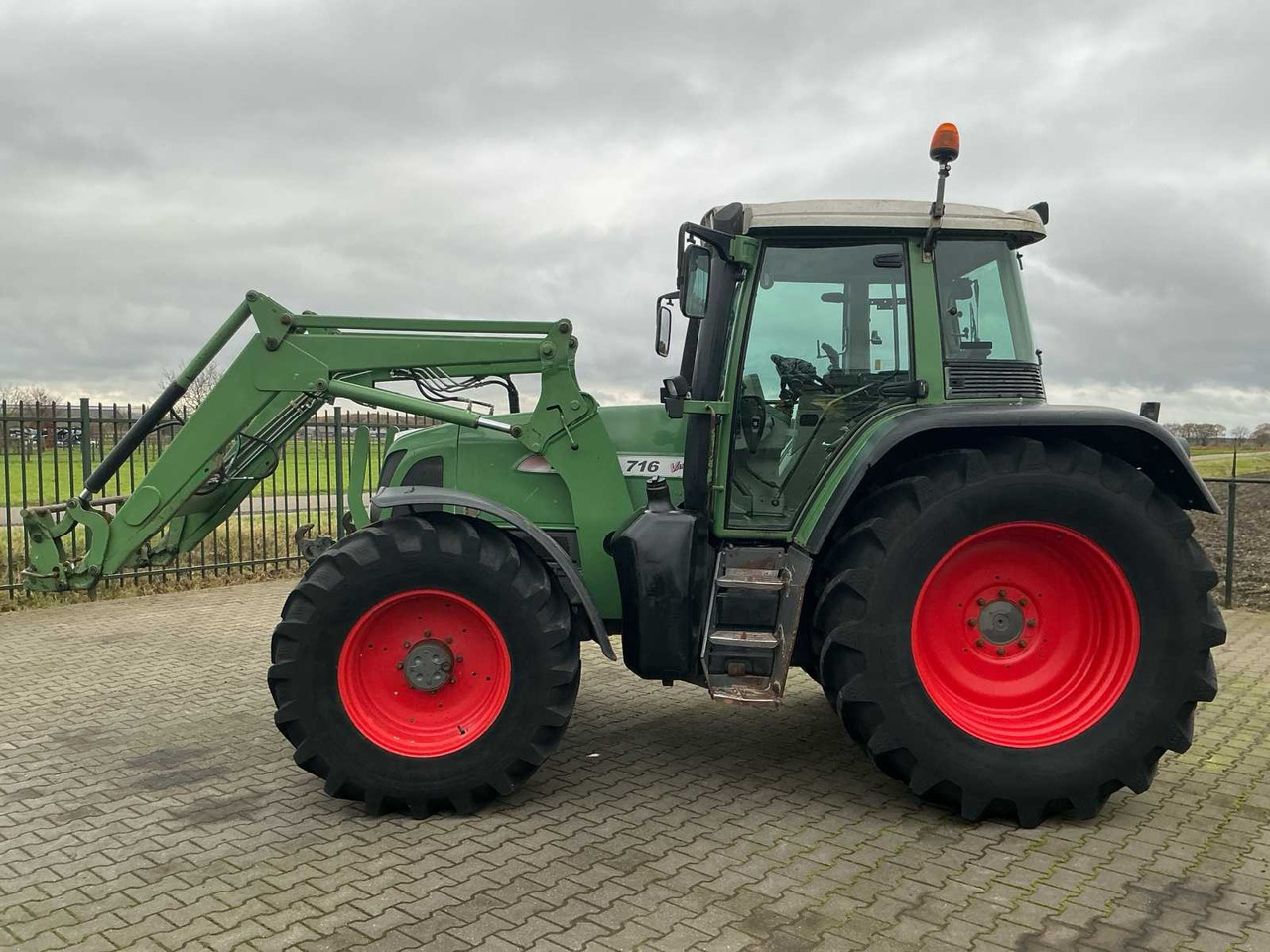 2001 FENDT 716 VARIO ALL-WHEEL DRIVE FARM TRACTOR - Traktör: fotoğraf 5 2001 FENDT 716 VARIO ALL-WHEEL DRIVE FARM TRACTOR - Traktör: fotoğraf 5