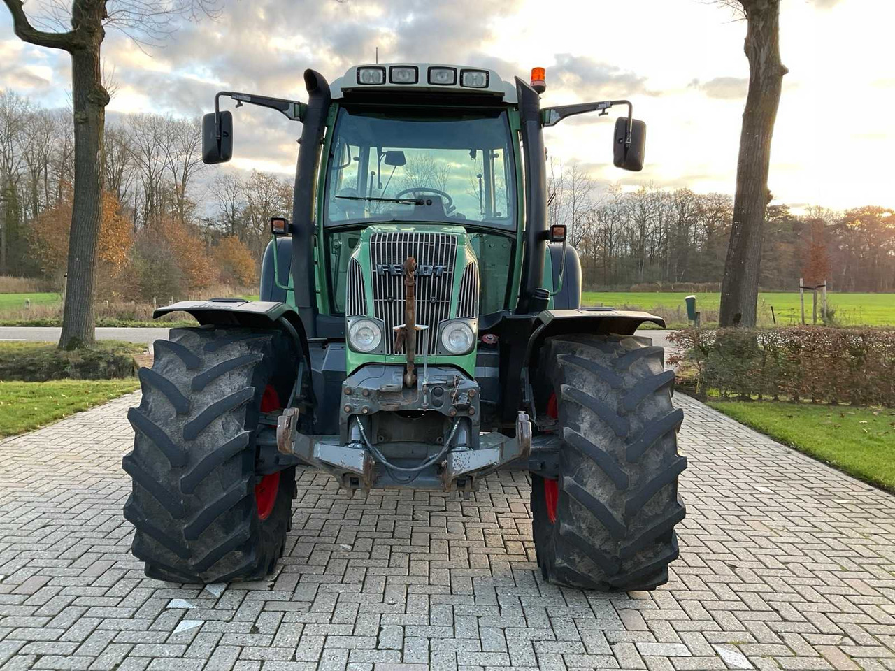 2005 FENDT FARMER 412 VARIO ALL-WHEEL DRIVE FARM TRACTOR - Traktör: fotoğraf 2 2005 FENDT FARMER 412 VARIO ALL-WHEEL DRIVE FARM TRACTOR - Traktör: fotoğraf 2