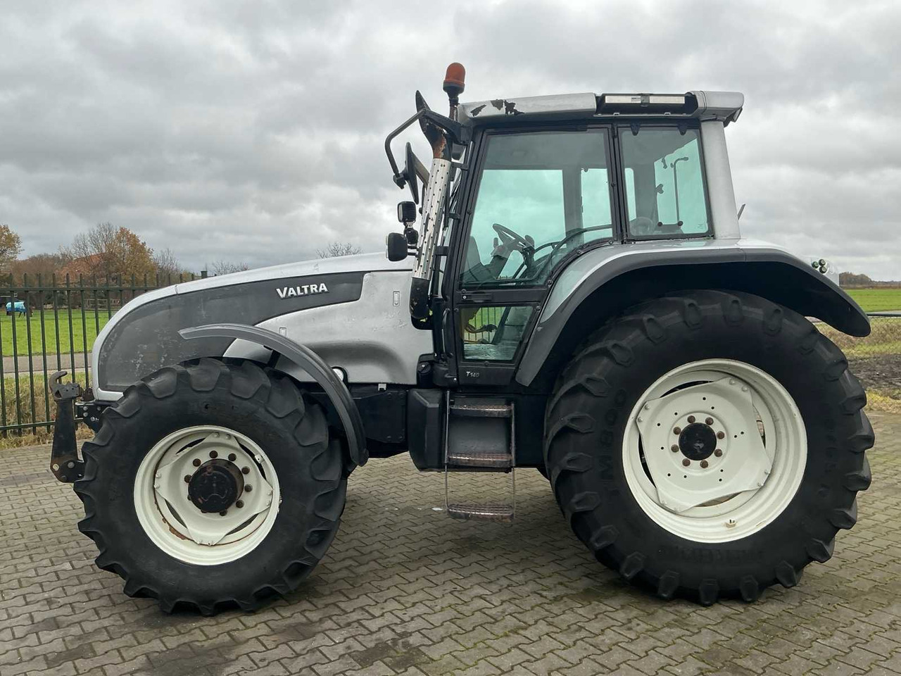 2006 VALTRA T140-4 ALL-WHEEL DRIVE FARM TRACTOR - Traktör: fotoğraf 5 2006 VALTRA T140-4 ALL-WHEEL DRIVE FARM TRACTOR - Traktör: fotoğraf 5
