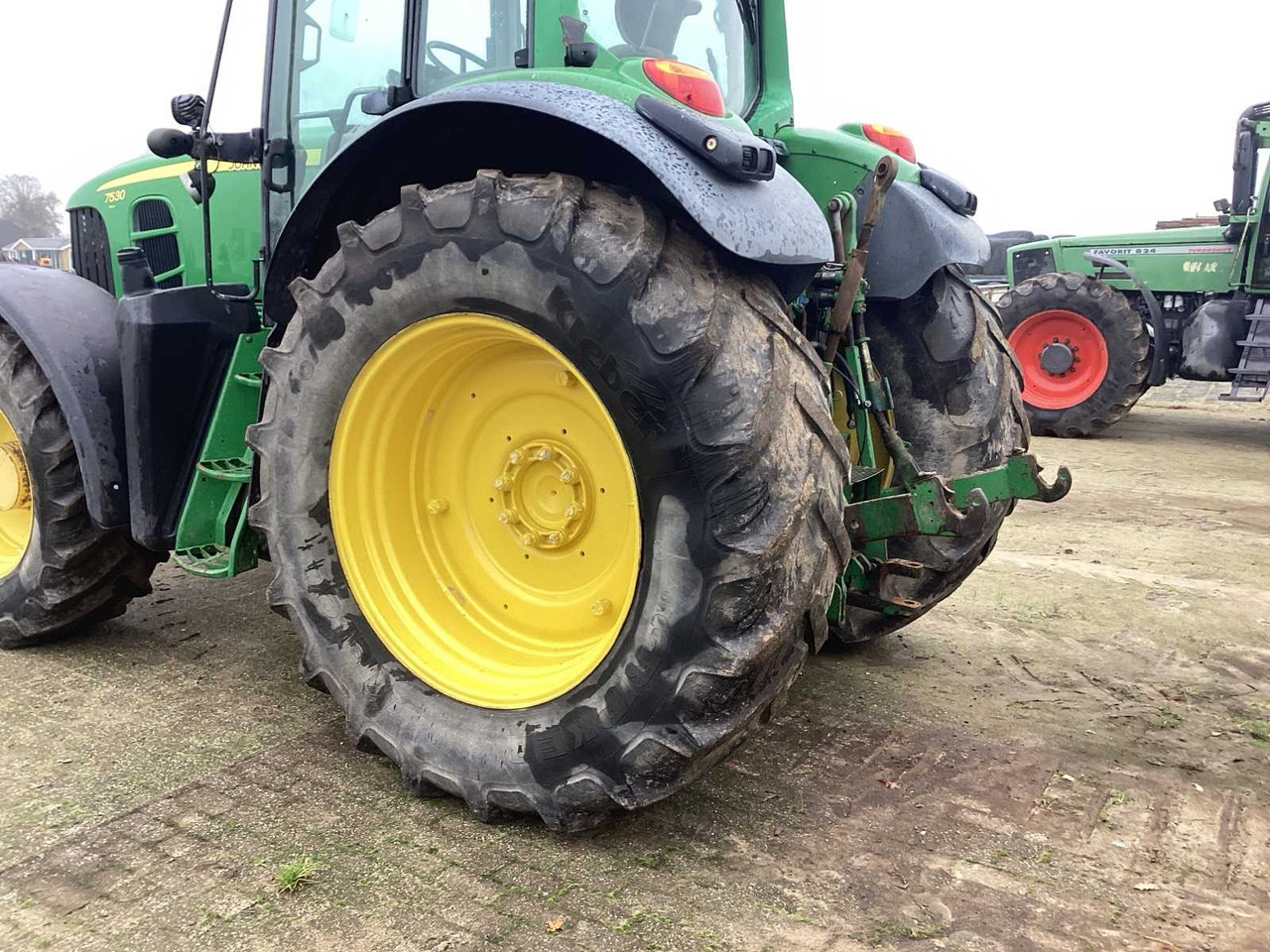 2008 JOHN DEERE 7530 PREMIUM FOUR WHEEL DRIVE FARM TRACTOR - Traktör: fotoğraf 5 2008 JOHN DEERE 7530 PREMIUM FOUR WHEEL DRIVE FARM TRACTOR - Traktör: fotoğraf 5