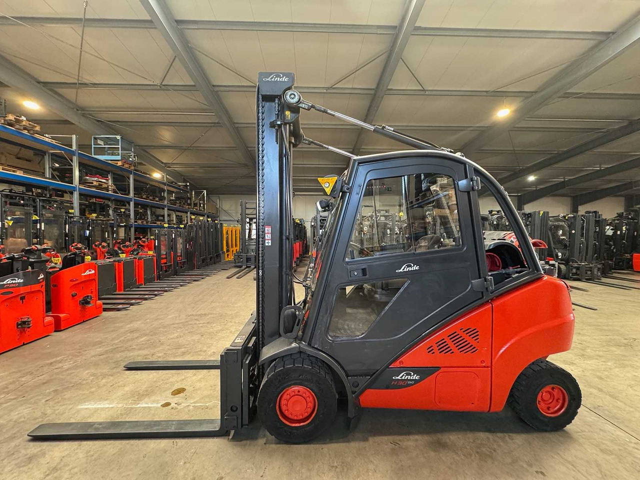2016 LINDE H30T 3.000KG 3.+4TH VALVE FORK ADJUSTER GAS FORKLIFT FORKLIFT - Forklift: fotoğraf 1 2016 LINDE H30T 3.000KG 3.+4TH VALVE FORK ADJUSTER GAS FORKLIFT FORKLIFT - Forklift: fotoğraf 1