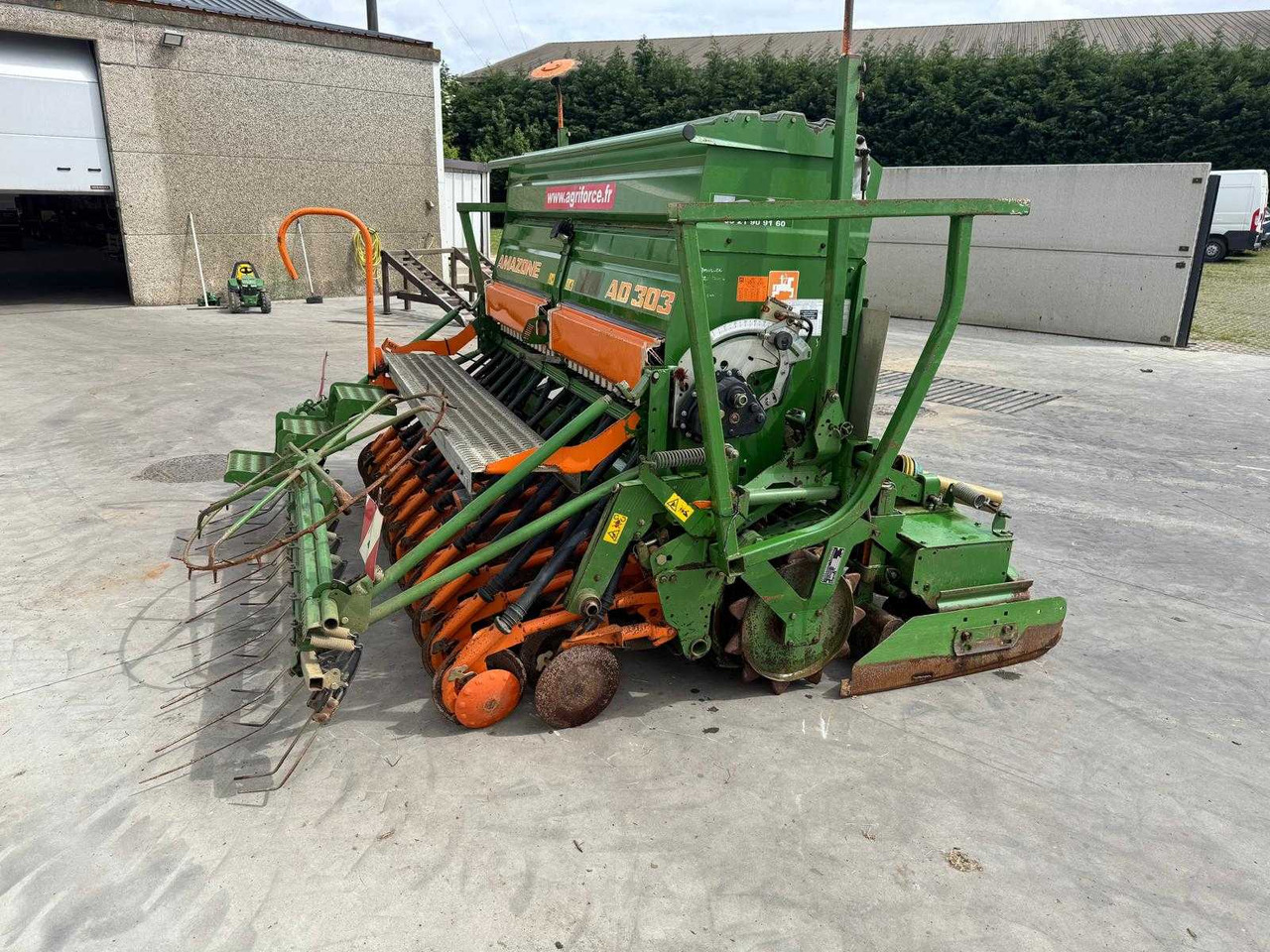 Amazone AD303 + KG303 - Hassas ekim makinesi: fotoğraf 5 Amazone AD303 + KG303 - Hassas ekim makinesi: fotoğraf 5