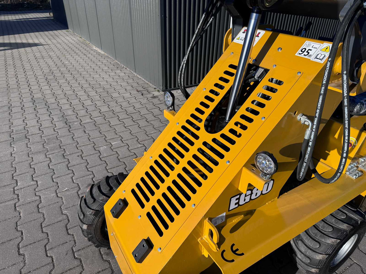 Mini yükleyici Bison Tek EG80: fotoğraf 9