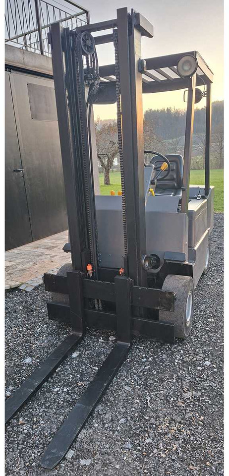 CLARK - DPM 20 SB - 1990 - FORKLIFT - Forklift: fotoğraf 1 CLARK - DPM 20 SB - 1990 - FORKLIFT - Forklift: fotoğraf 1