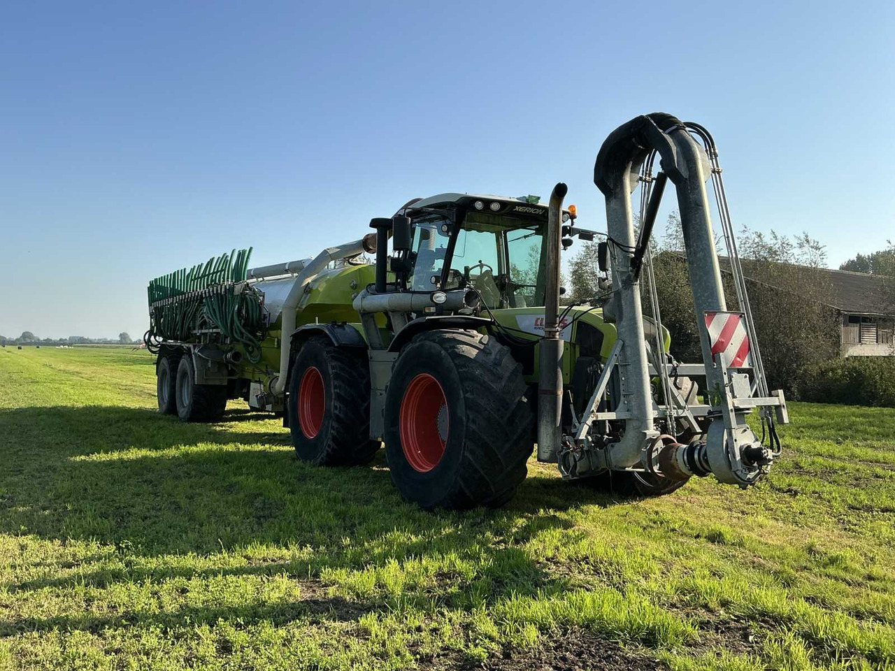 Claas Xerion 3800 Trac VC - PTLX 28 - Gübresi serpme makinesi: fotoğraf 2 Claas Xerion 3800 Trac VC - PTLX 28 - Gübresi serpme makinesi: fotoğraf 2