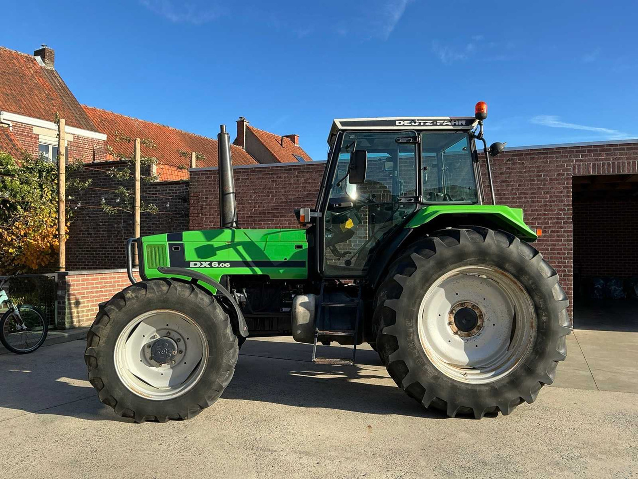 DEUTZ-FAHR DX6.06 ALL-WHEEL DRIVE AGRICULTURAL TRACTOR - Traktör: fotoğraf 2 DEUTZ-FAHR DX6.06 ALL-WHEEL DRIVE AGRICULTURAL TRACTOR - Traktör: fotoğraf 2