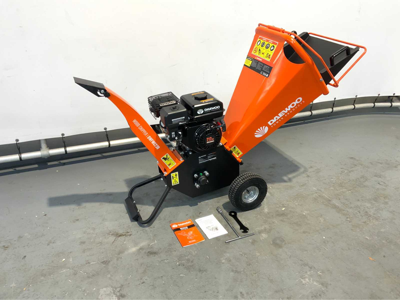 Daewoo DWFWC230 - Ağaç parçalama makinesi: fotoğraf 1 Daewoo DWFWC230 - Ağaç parçalama makinesi: fotoğraf 1