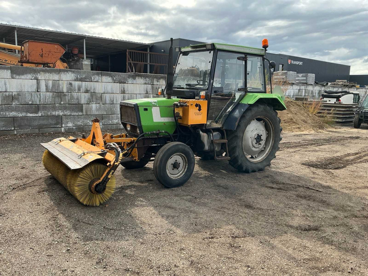Deutz-Fahr DX3.30 - Traktör: fotoğraf 1 Deutz-Fahr DX3.30 - Traktör: fotoğraf 1