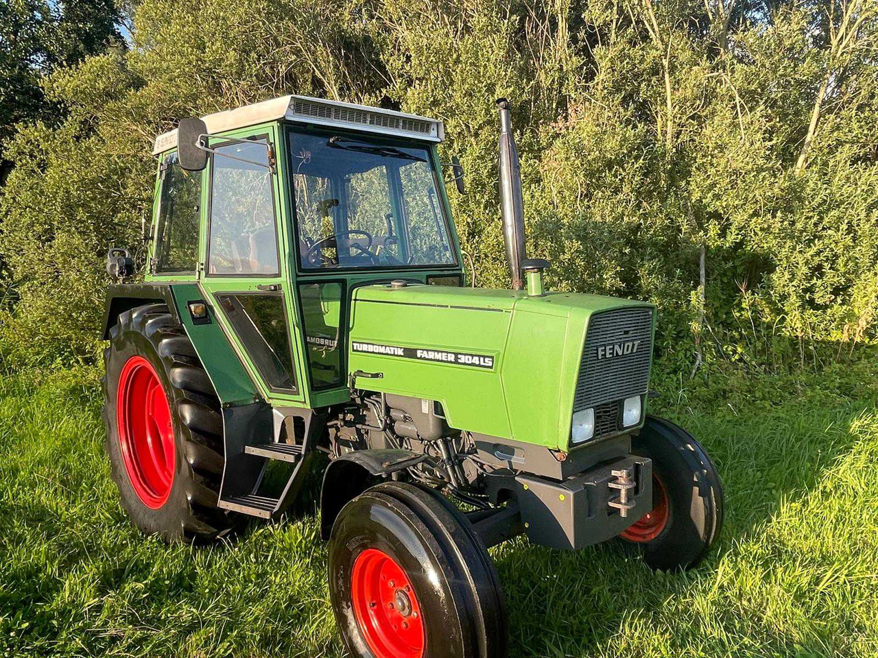 Fendt Farmer 304 LS Turbomatik - Traktör: fotoğraf 5 Fendt Farmer 304 LS Turbomatik - Traktör: fotoğraf 5