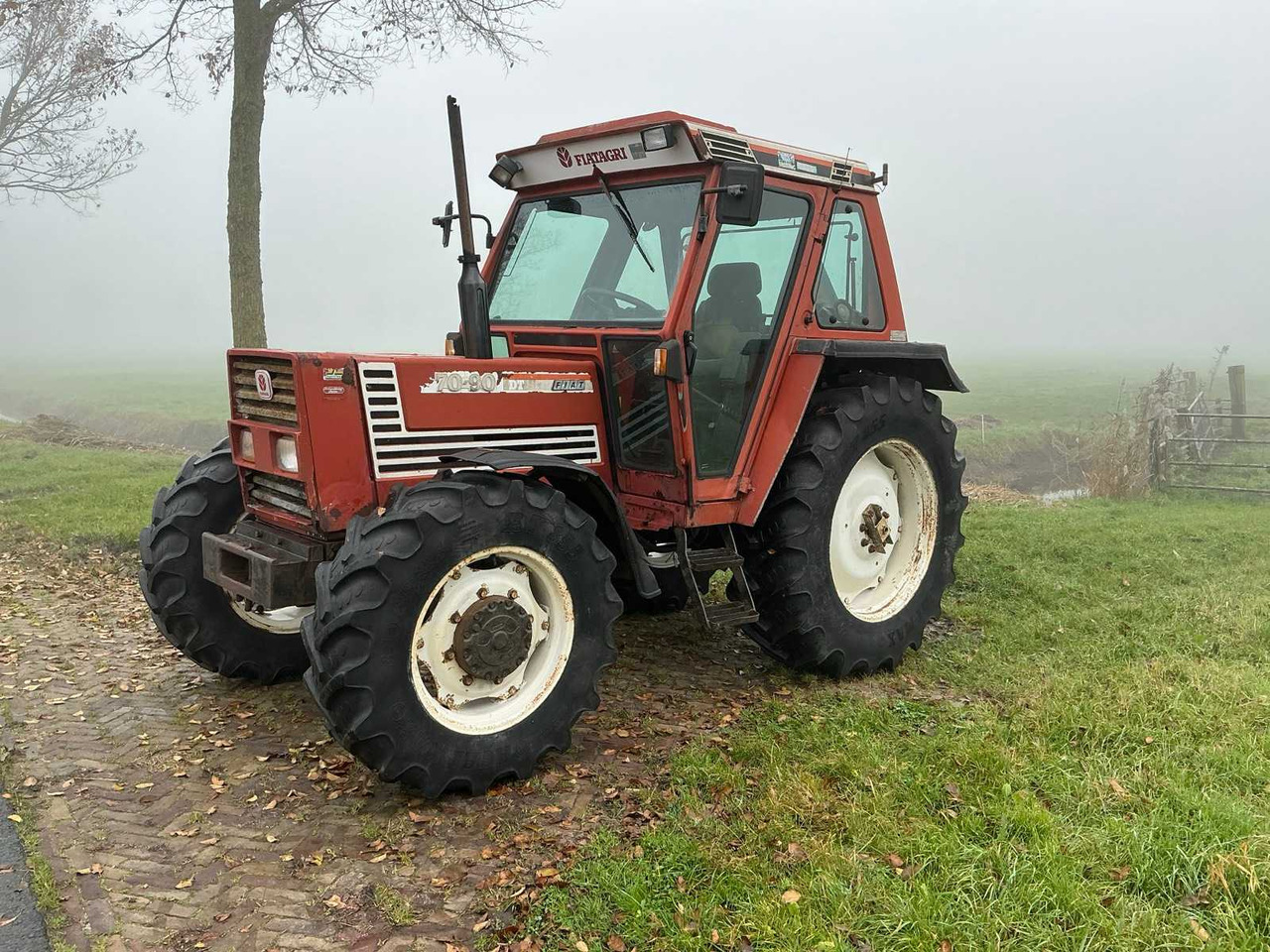 Fiat 1990 FIAT 70-90 DT ALL-WHEEL DRIVE FARM TRACTOR - Traktör: fotoğraf 1 Fiat 1990 FIAT 70-90 DT ALL-WHEEL DRIVE FARM TRACTOR - Traktör: fotoğraf 1