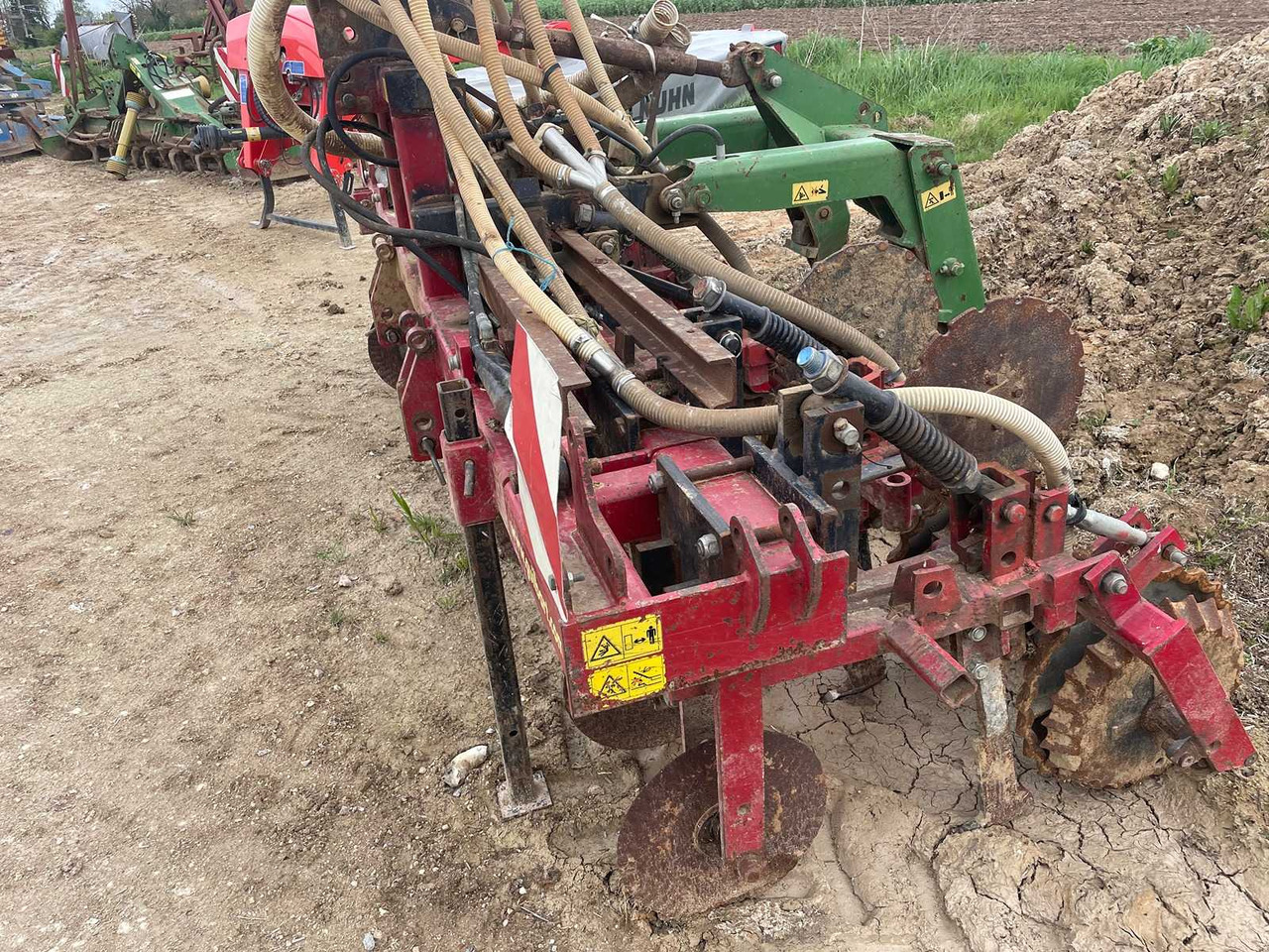 Guilbart Striptill - Toprak işleme makinesi: fotoğraf 1 Guilbart Striptill - Toprak işleme makinesi: fotoğraf 1