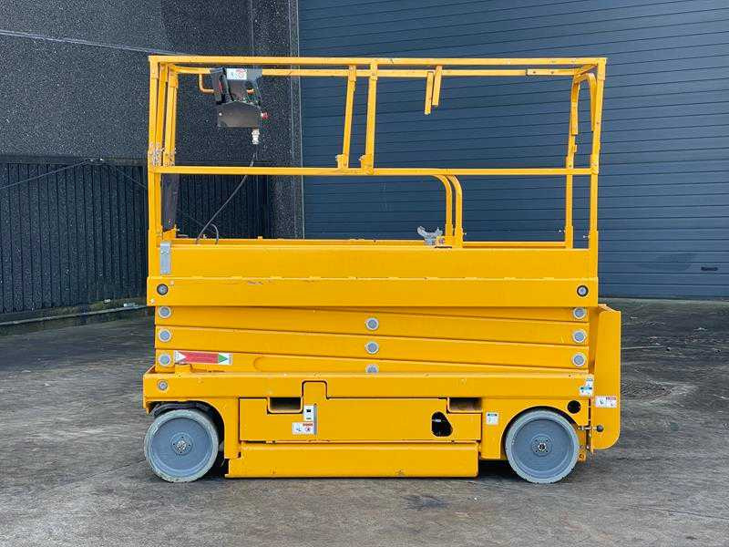Haulotte Compact 10 N - Araçüstü platform: fotoğraf 2 Haulotte Compact 10 N - Araçüstü platform: fotoğraf 2