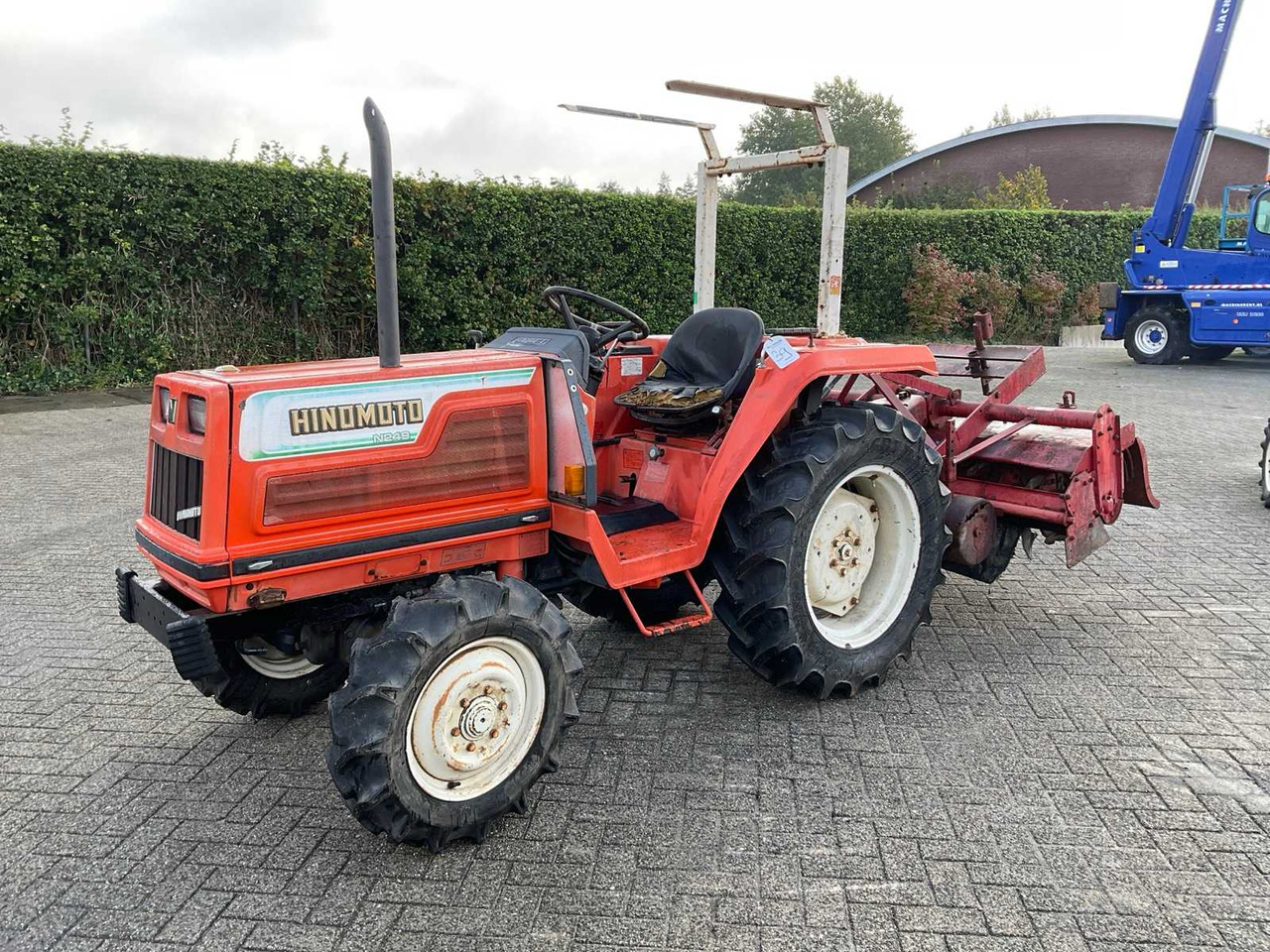 Hinomoto N249 - Küçük traktör: fotoğraf 1 Hinomoto N249 - Küçük traktör: fotoğraf 1