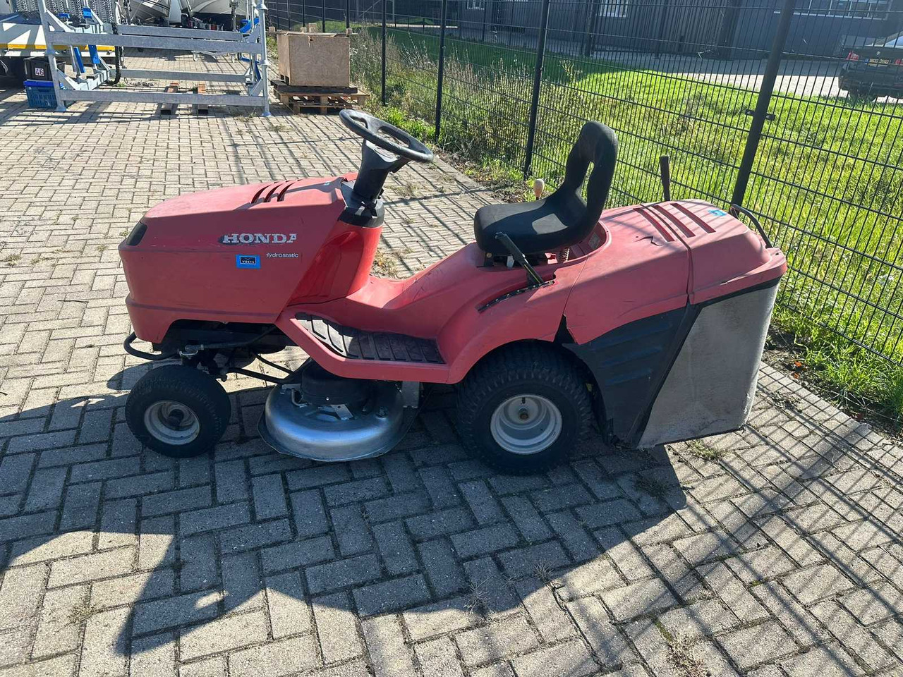 Honda - Çim biçme makinesi: fotoğraf 4 Honda - Çim biçme makinesi: fotoğraf 4