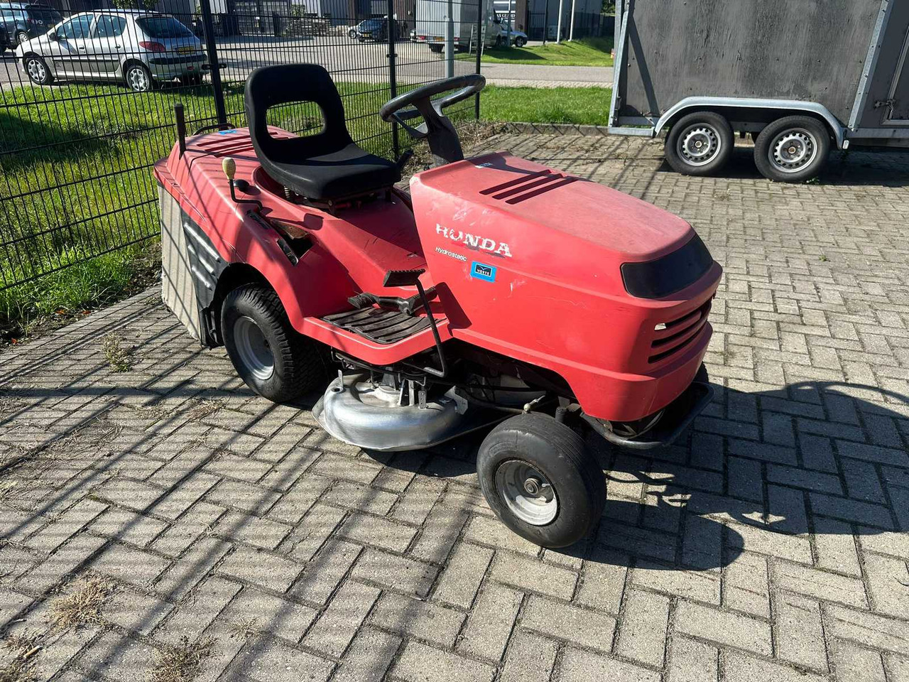 Honda - Çim biçme makinesi: fotoğraf 1 Honda - Çim biçme makinesi: fotoğraf 1