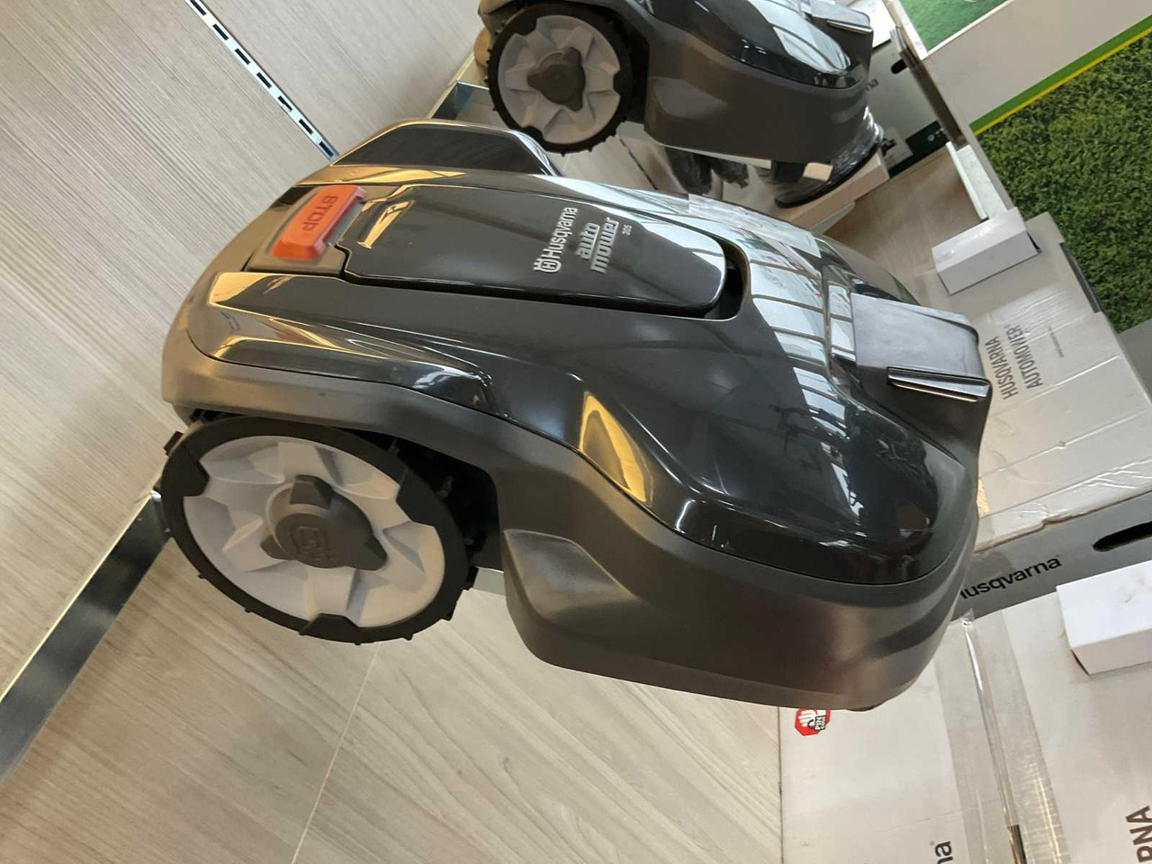 Husqvarna Automower 305 - Çim biçme makinesi: fotoğraf 3 Husqvarna Automower 305 - Çim biçme makinesi: fotoğraf 3