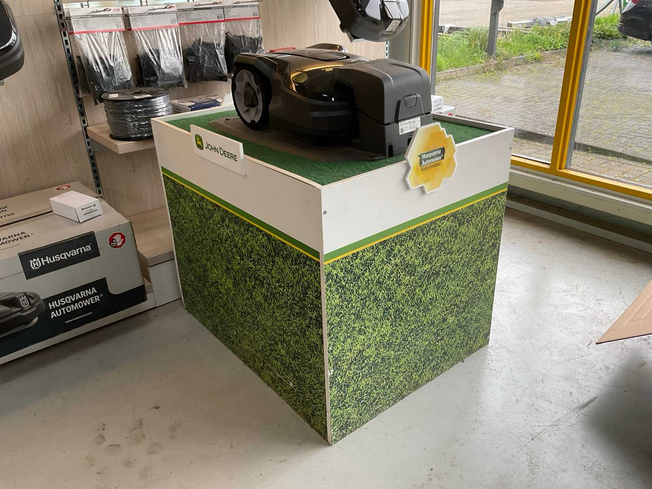 Husqvarna Automower 310 MKll - Çim biçme makinesi: fotoğraf 4 Husqvarna Automower 310 MKll - Çim biçme makinesi: fotoğraf 4