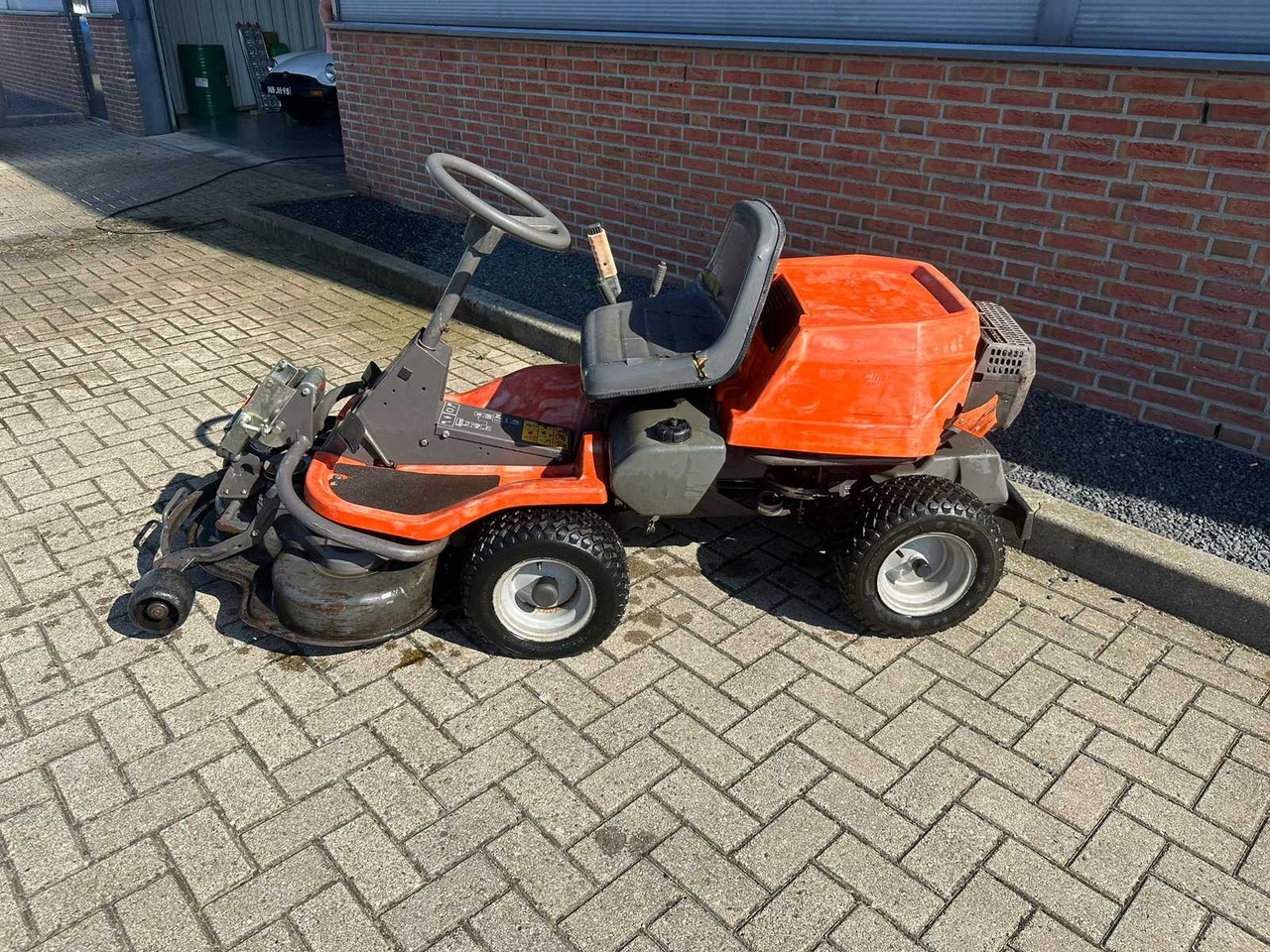 Husqvarna rider 11 - Çim biçme makinesi: fotoğraf 5 Husqvarna rider 11 - Çim biçme makinesi: fotoğraf 5