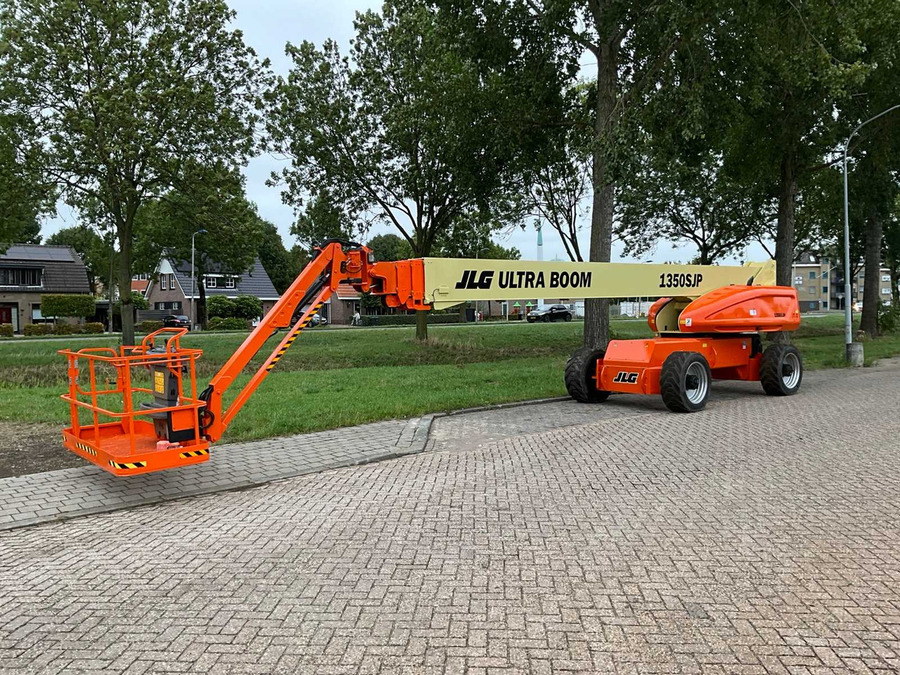 JLG 1350SJP - Araçüstü platform: fotoğraf 1 JLG 1350SJP - Araçüstü platform: fotoğraf 1