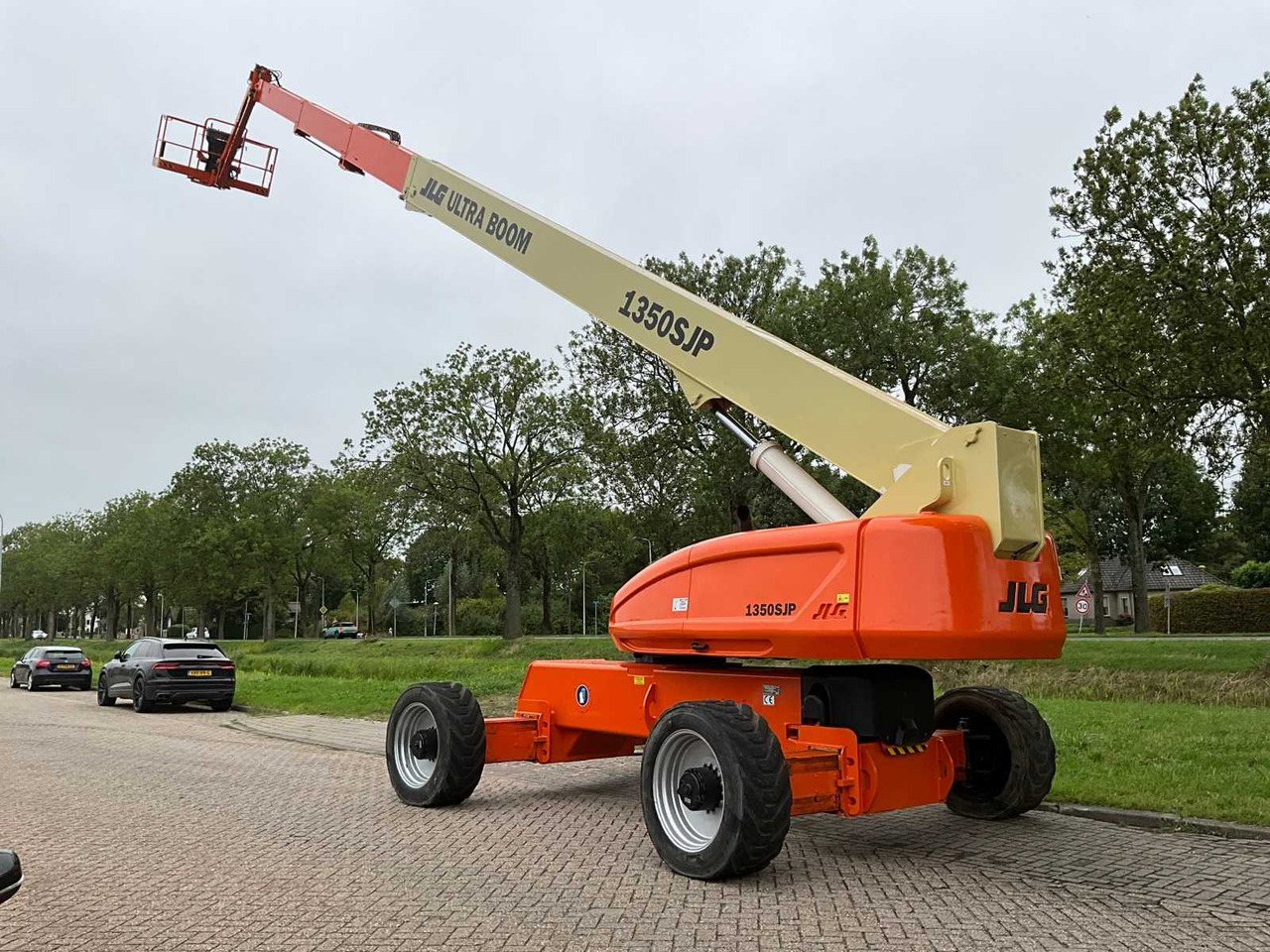 JLG 1350SJP - Araçüstü platform: fotoğraf 2 JLG 1350SJP - Araçüstü platform: fotoğraf 2