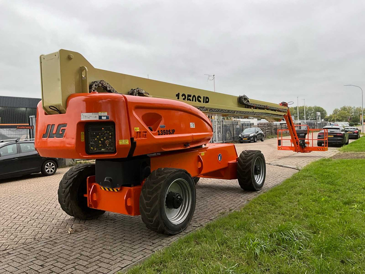 JLG 1350SJP - Araçüstü platform: fotoğraf 5 JLG 1350SJP - Araçüstü platform: fotoğraf 5