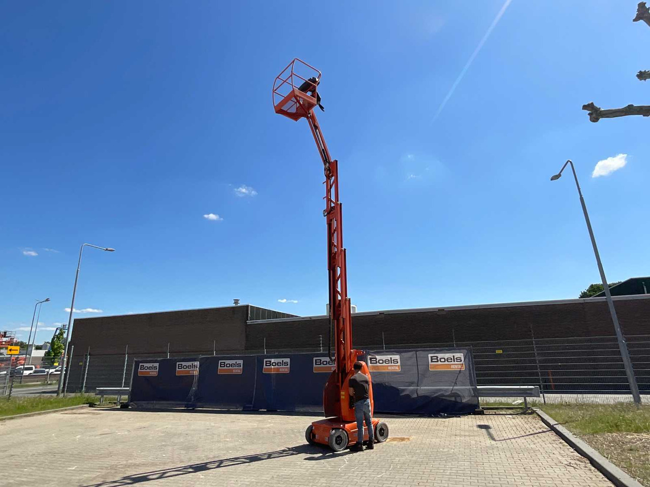 JLG Toucan 10E - Araçüstü platform: fotoğraf 1 JLG Toucan 10E - Araçüstü platform: fotoğraf 1