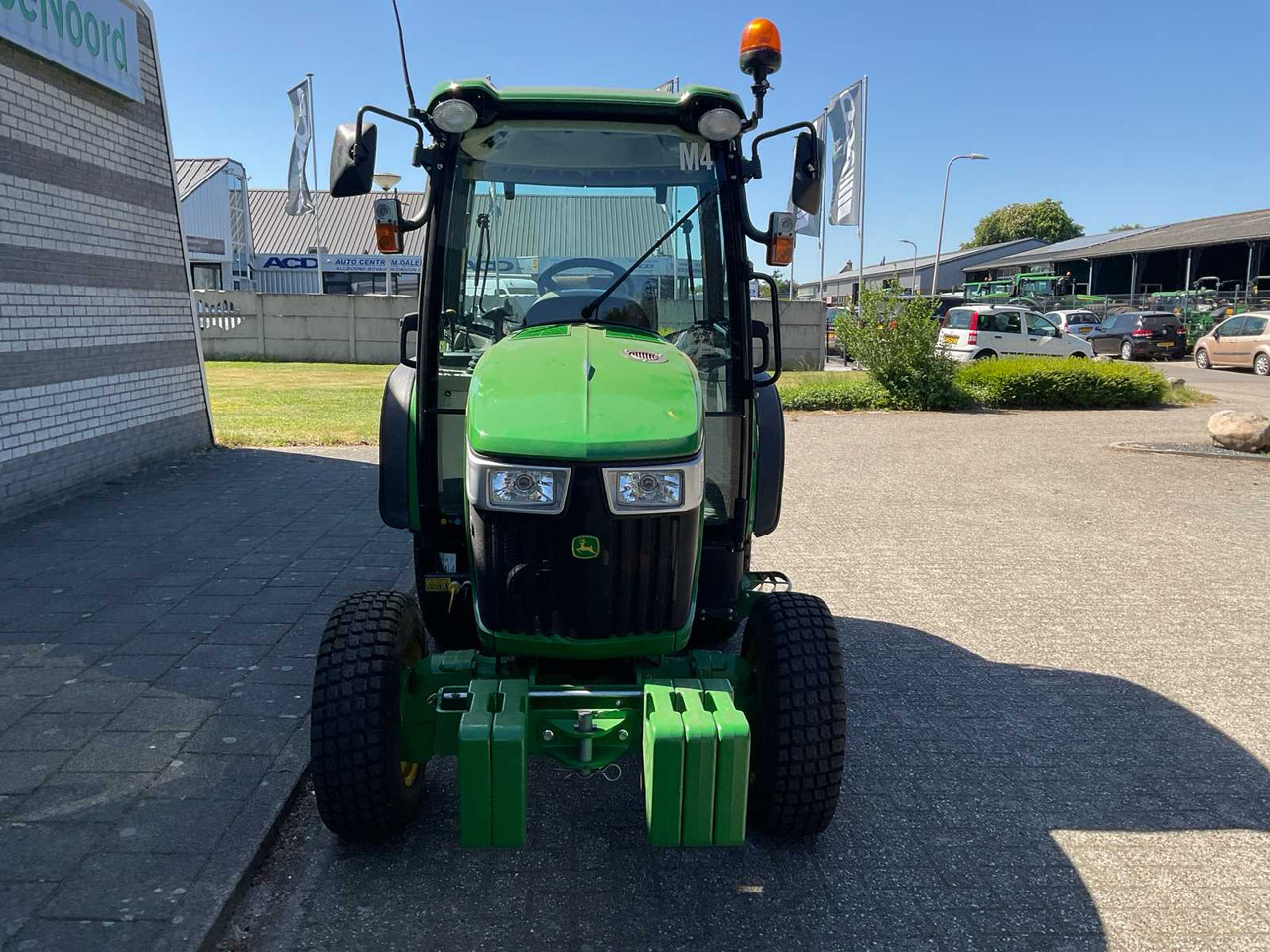 John Deere 3046R - Küçük traktör: fotoğraf 5 John Deere 3046R - Küçük traktör: fotoğraf 5