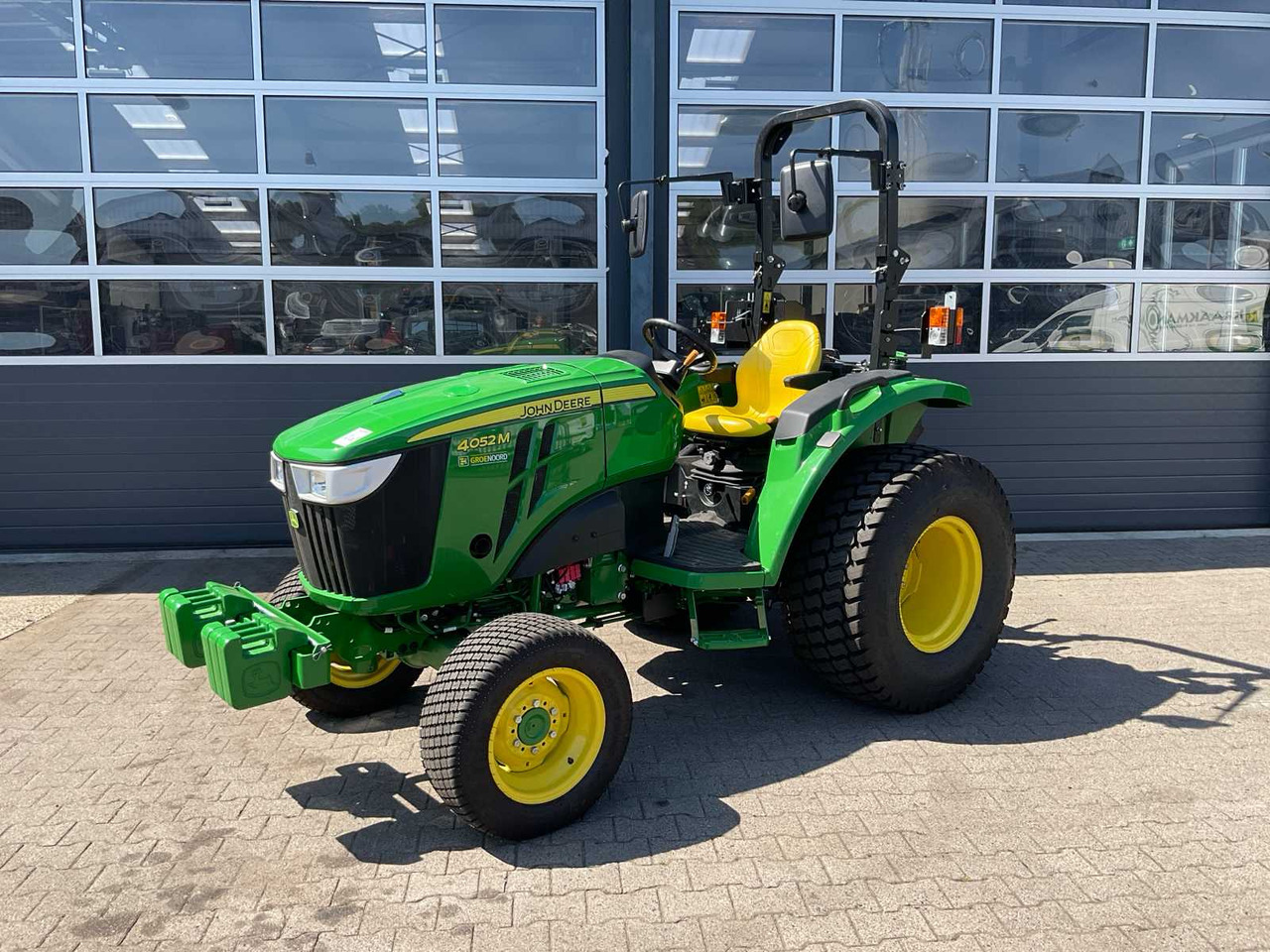 John Deere 4052M - Küçük traktör: fotoğraf 1 John Deere 4052M - Küçük traktör: fotoğraf 1