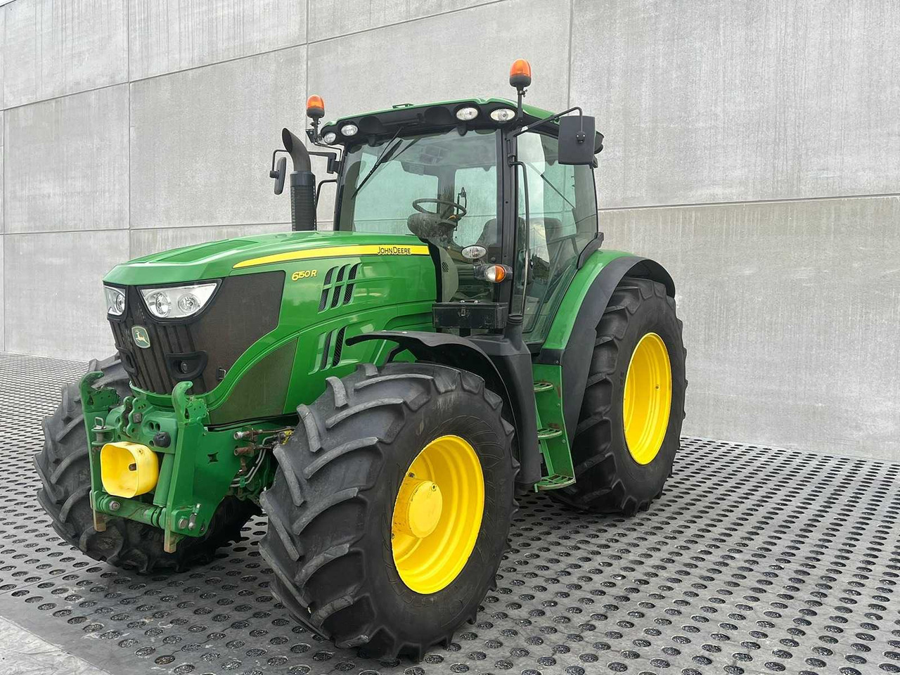 John Deere JOHN DEERE - 6150R - 4-WHEEL DRIVE TRACTOR - 2013 - Traktör: fotoğraf 1 John Deere JOHN DEERE - 6150R - 4-WHEEL DRIVE TRACTOR - 2013 - Traktör: fotoğraf 1