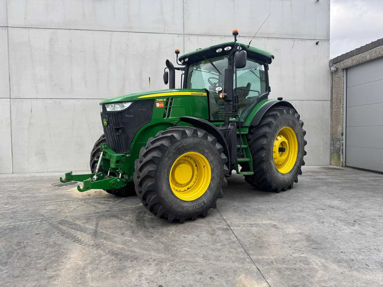 John Deere JOHN DEERE - 7280R - 4-WHEEL DRIVE TRACTOR - 2012 - Traktör: fotoğraf 1 John Deere JOHN DEERE - 7280R - 4-WHEEL DRIVE TRACTOR - 2012 - Traktör: fotoğraf 1