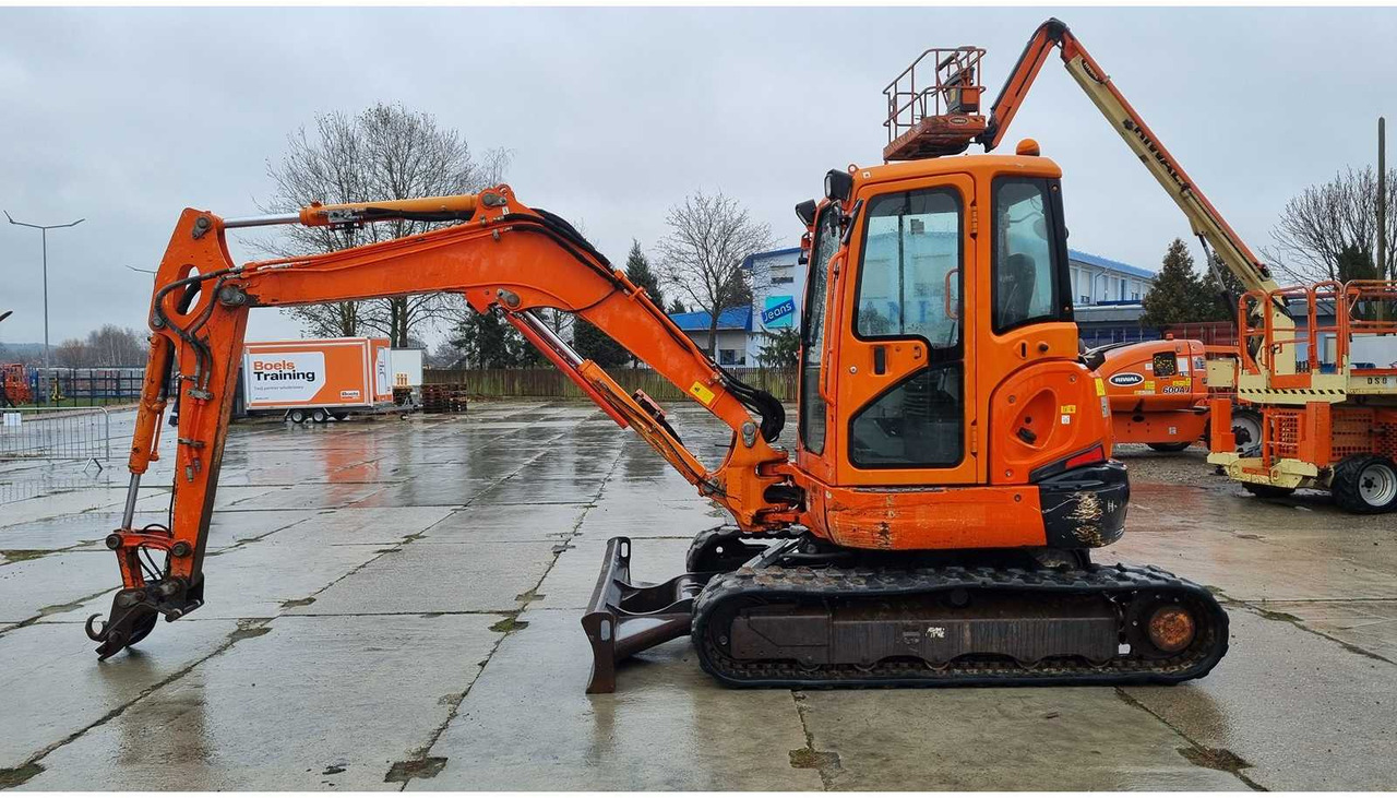 KUBOTA - U55-4 KGLS2 - MIDI-EXCAVATOR - 2015 (135400102) - Ekskavatör: fotoğraf 1 KUBOTA - U55-4 KGLS2 - MIDI-EXCAVATOR - 2015 (135400102) - Ekskavatör: fotoğraf 1