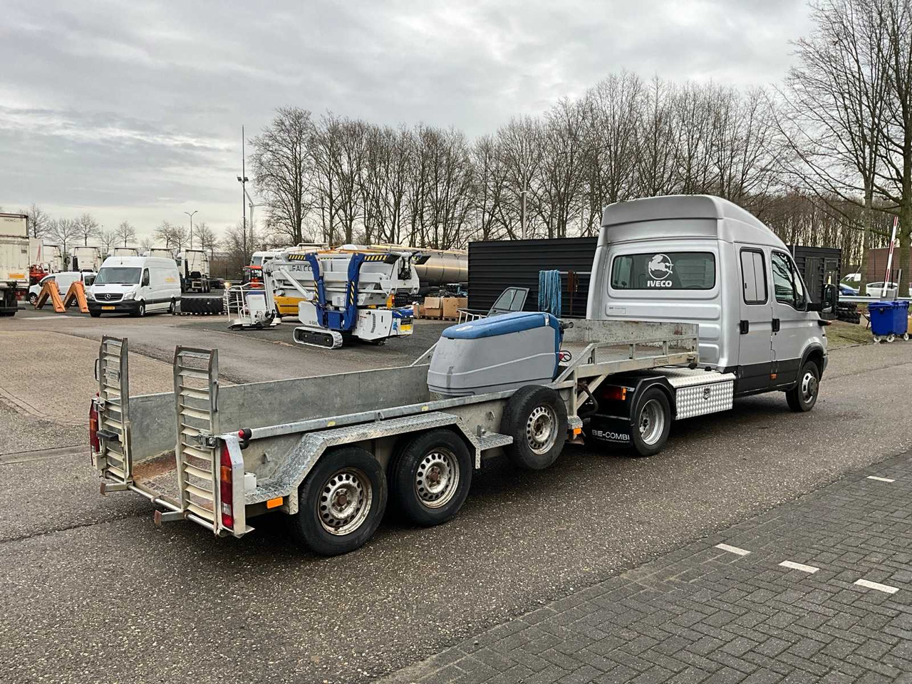 2004 IVECO DAILY 40C BE-COMBINATION WITH VELDHUIZEN COCKPIT TRAILER - Kamyonet: fotoğraf 5 2004 IVECO DAILY 40C BE-COMBINATION WITH VELDHUIZEN COCKPIT TRAILER - Kamyonet: fotoğraf 5