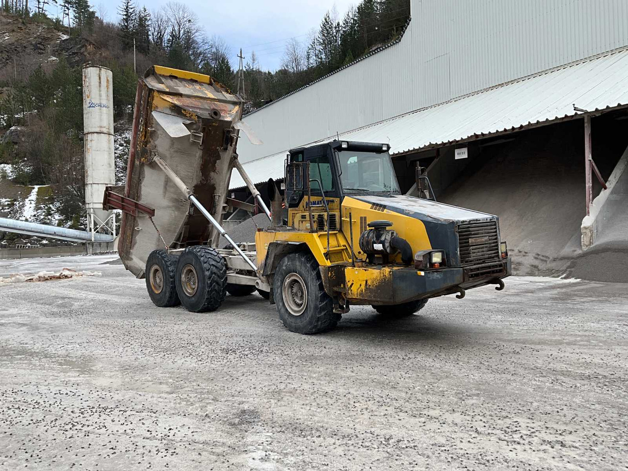 Komatsu HM300-2 - Damper: fotoğraf 2 Komatsu HM300-2 - Damper: fotoğraf 2