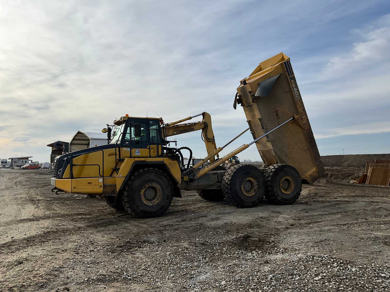Komatsu HM400-3 - Damper: fotoğraf 1 Komatsu HM400-3 - Damper: fotoğraf 1