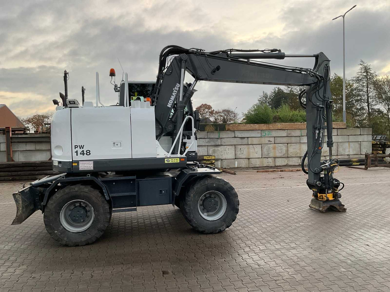 Komatsu PW148-10 - Tekerlekli ekskavatör: fotoğraf 5 Komatsu PW148-10 - Tekerlekli ekskavatör: fotoğraf 5