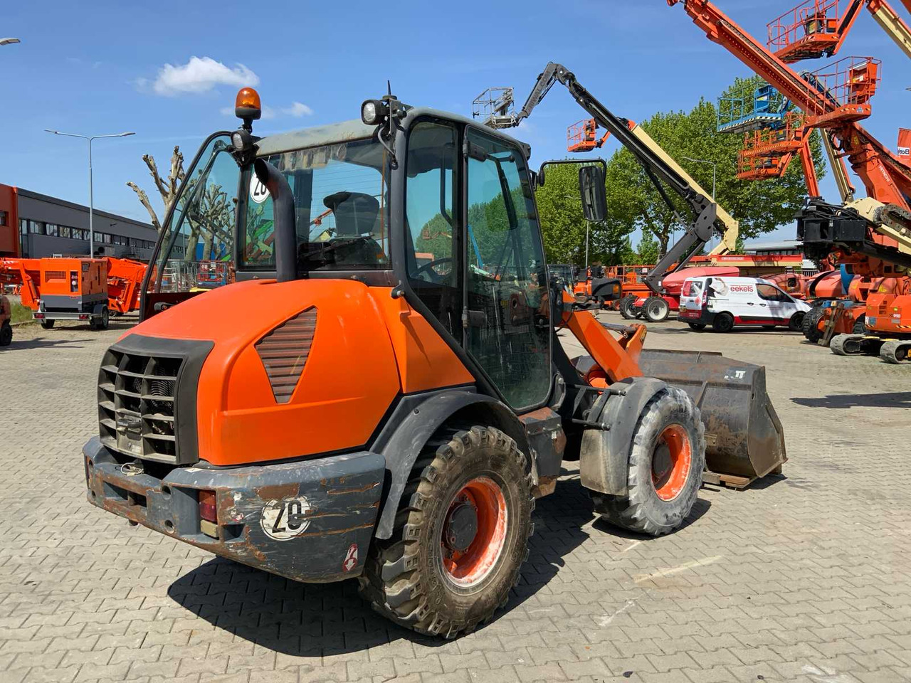 Komatsu WA-70-7 - Tekerlekli yükleyici: fotoğraf 5 Komatsu WA-70-7 - Tekerlekli yükleyici: fotoğraf 5