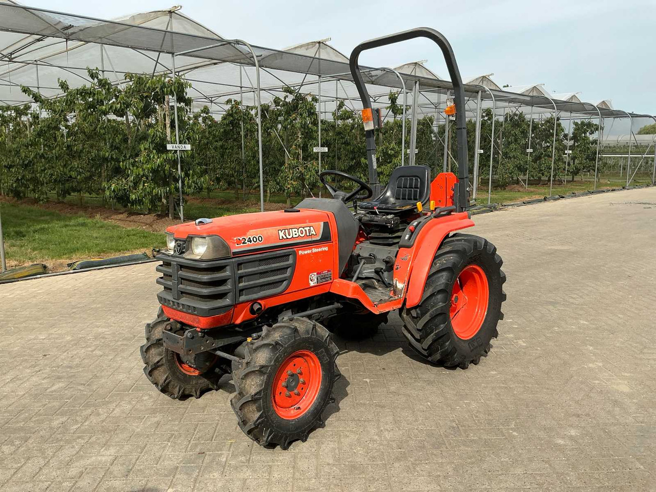 Kubota B2400 - Küçük traktör: fotoğraf 1 Kubota B2400 - Küçük traktör: fotoğraf 1