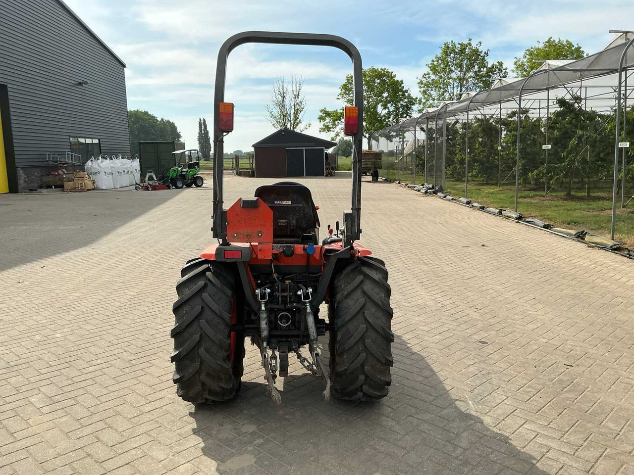 Kubota B2400 - Küçük traktör: fotoğraf 4 Kubota B2400 - Küçük traktör: fotoğraf 4