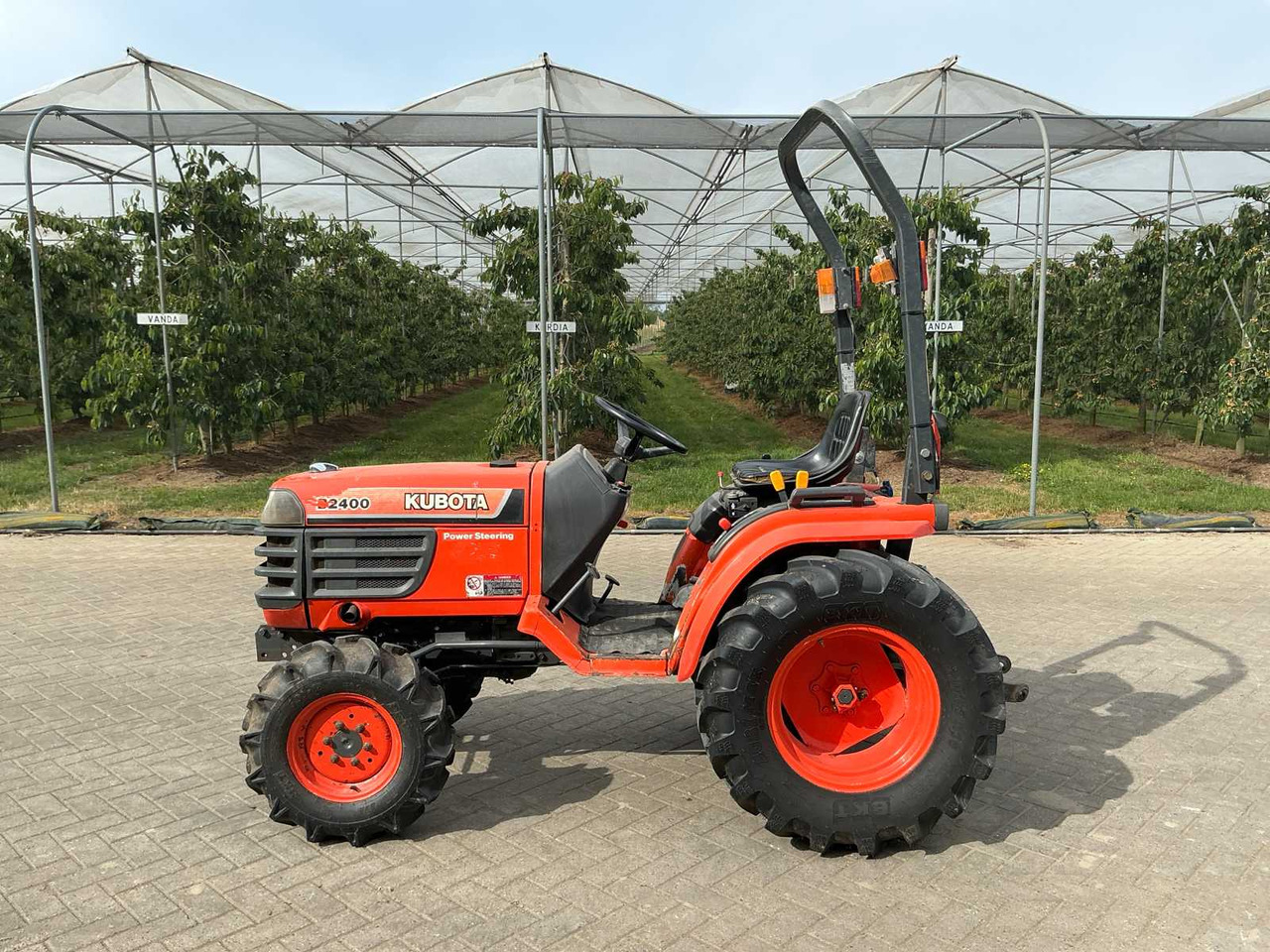 Kubota B2400 - Küçük traktör: fotoğraf 2 Kubota B2400 - Küçük traktör: fotoğraf 2