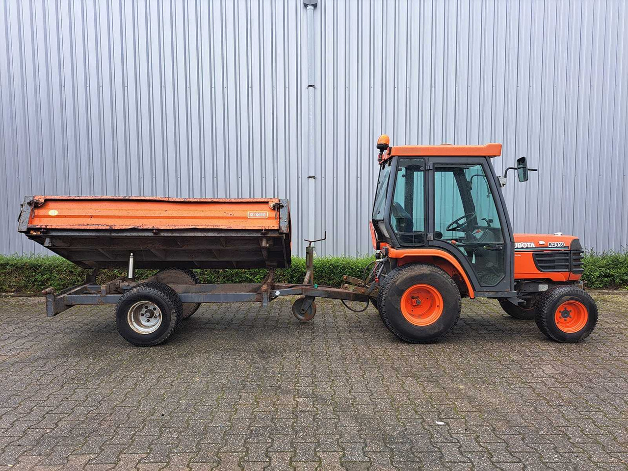 Kubota B2410 - Küçük traktör: fotoğraf 5 Kubota B2410 - Küçük traktör: fotoğraf 5