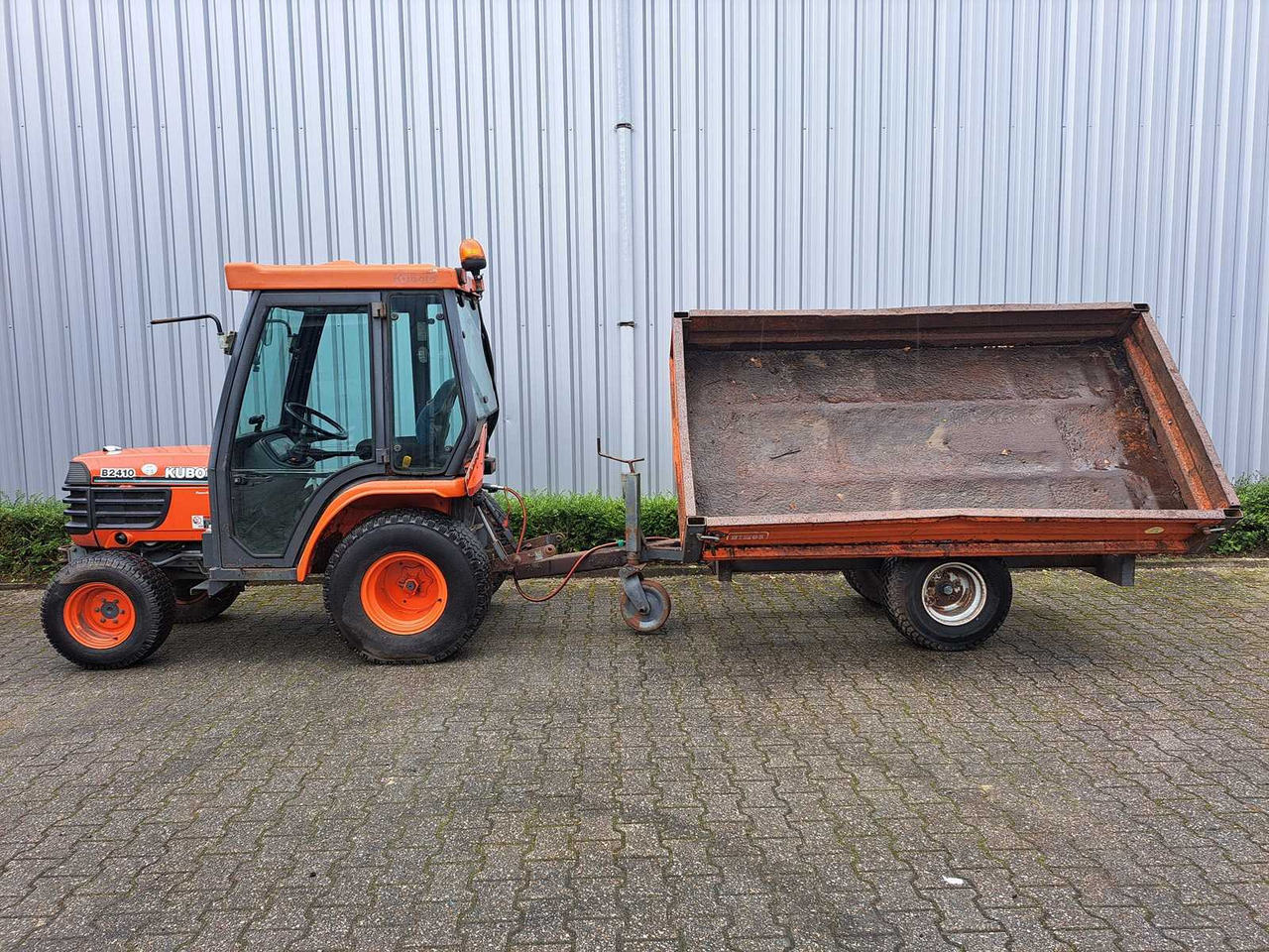 Kubota B2410 - Küçük traktör: fotoğraf 3 Kubota B2410 - Küçük traktör: fotoğraf 3