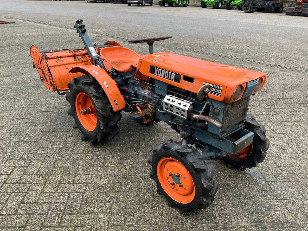 Kubota B6000 - Küçük traktör: fotoğraf 4 Kubota B6000 - Küçük traktör: fotoğraf 4