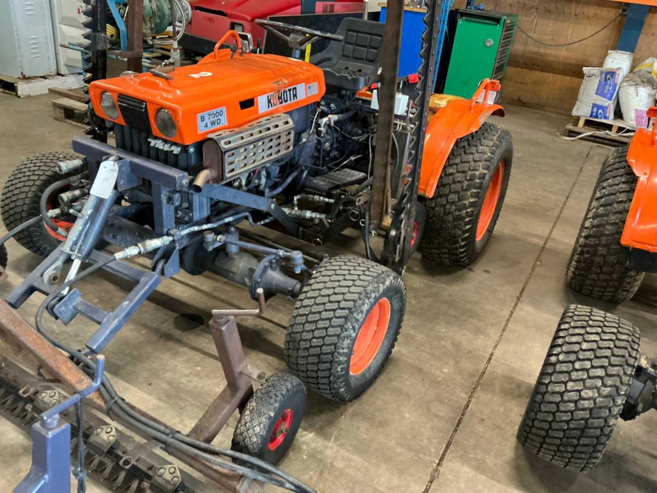Kubota B7000 4WD - Küçük traktör: fotoğraf 5 Kubota B7000 4WD - Küçük traktör: fotoğraf 5