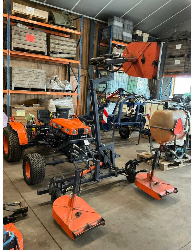 Kubota B7000 4WD - Küçük traktör: fotoğraf 2 Kubota B7000 4WD - Küçük traktör: fotoğraf 2