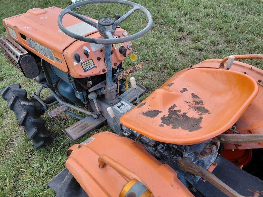 Kubota B7000 - Küçük traktör: fotoğraf 5 Kubota B7000 - Küçük traktör: fotoğraf 5