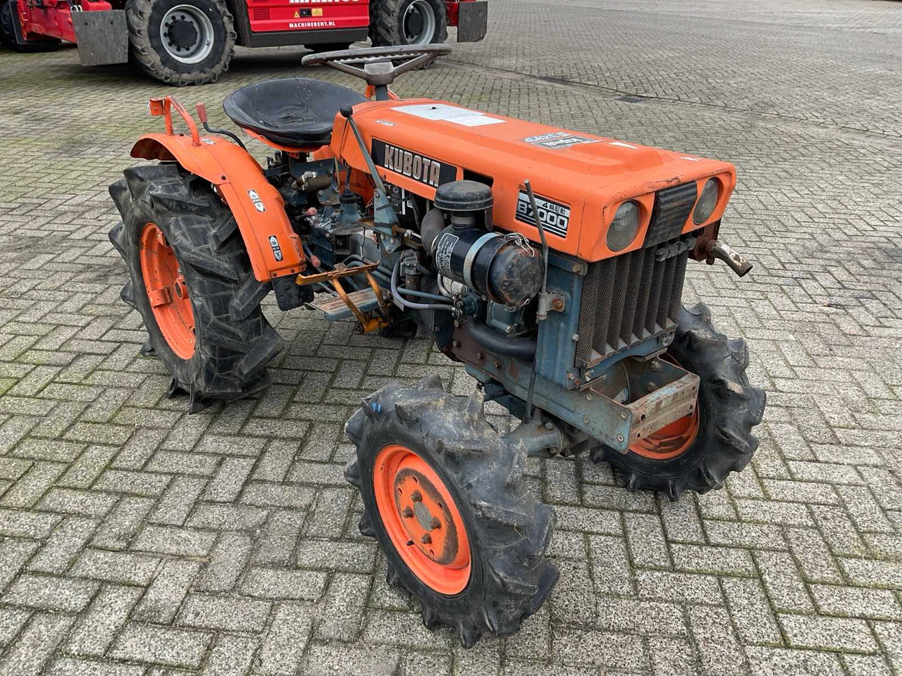 Kubota B7000 - Küçük traktör: fotoğraf 4 Kubota B7000 - Küçük traktör: fotoğraf 4