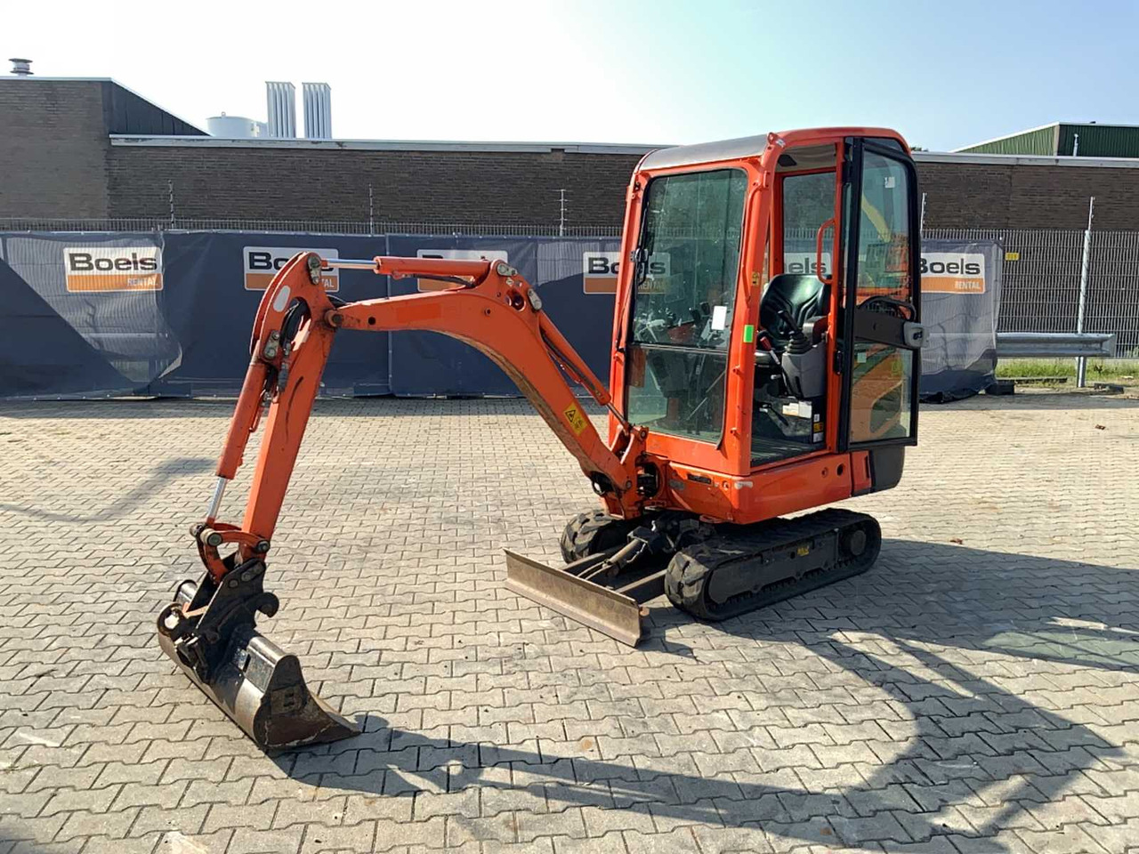 Kubota KX016-4 - Mini ekskavatör: fotoğraf 1 Kubota KX016-4 - Mini ekskavatör: fotoğraf 1